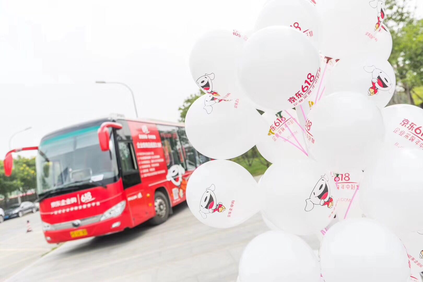 京東618，這臺(tái)巡展車長(zhǎng)得很親切
