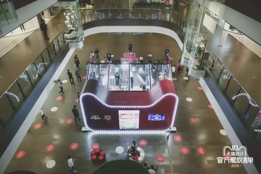 天貓在北京三里屯、杭州嘉里中心的智慧快閃店又刷屏了