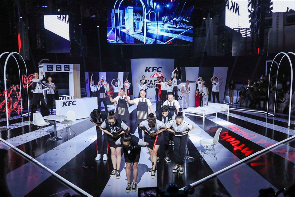 肯德基時裝秀現(xiàn)場丨KFC X Karl Lagerfeld#原味雞80周年