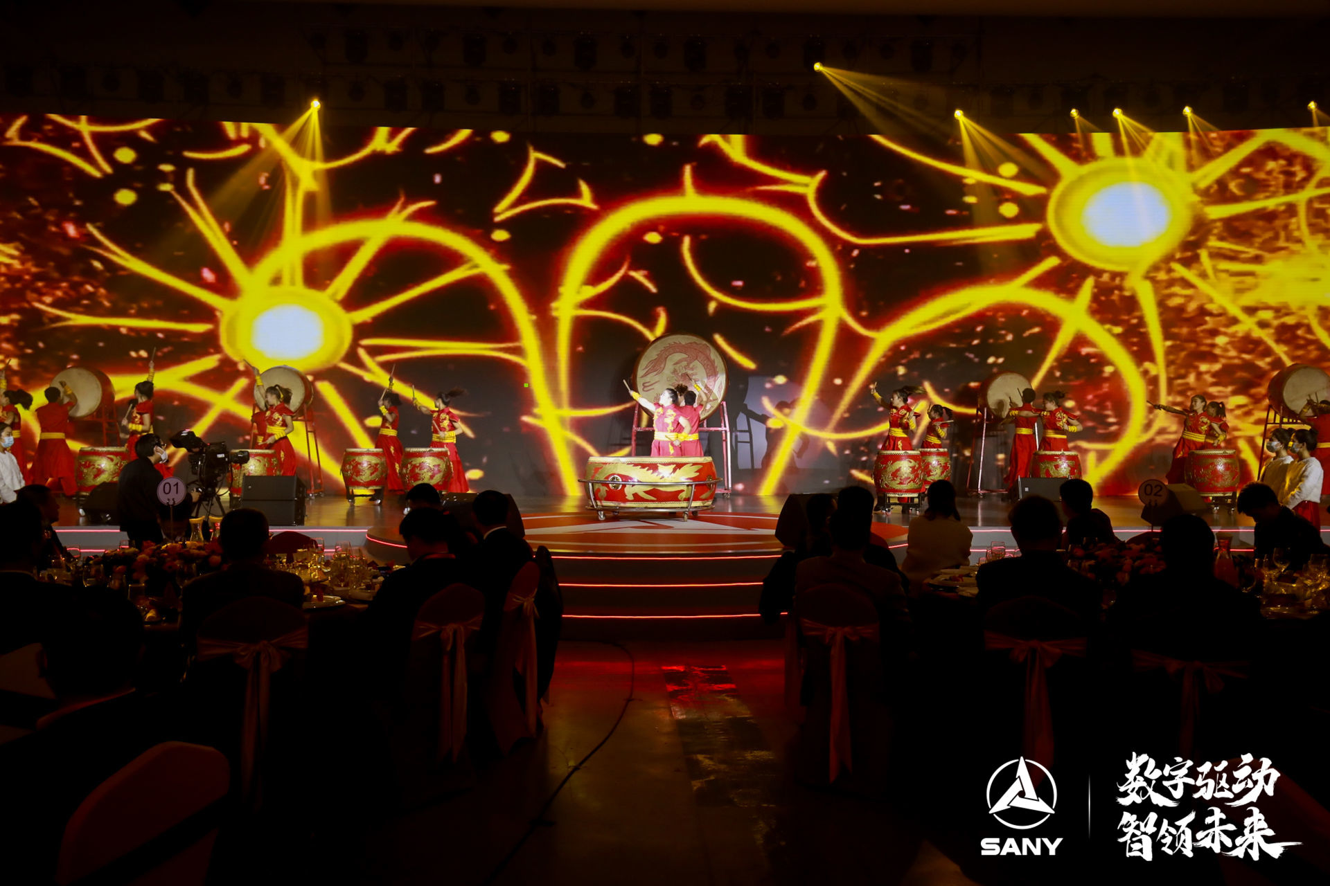 精彩的年會(huì)節(jié)目，就在上海世博創(chuàng)意秀場(chǎng)丨三一重工答謝年終盛典