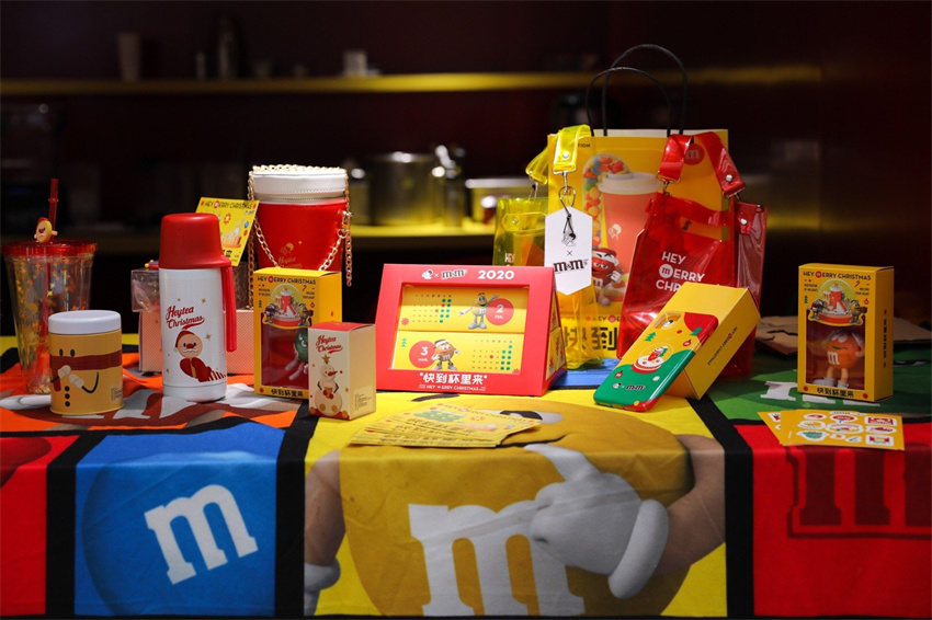 喜茶與 M&M's 圣誕季強(qiáng)勢(shì)聯(lián)合，席卷深圳 壹方城