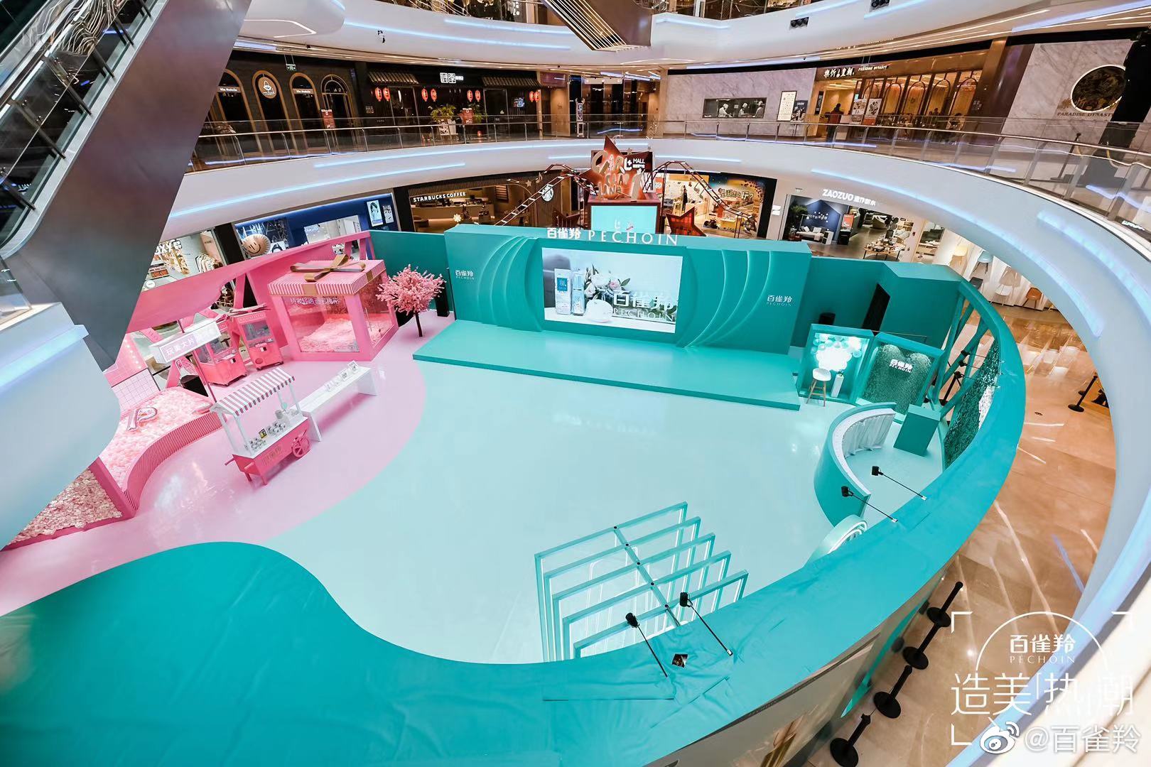 百雀羚「桃氣顏習(xí)社」快閃店，登陸上海陸家嘴中心 L+MALL！
