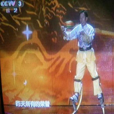 杭州，演藝節(jié)目，雜技，高蹺空竹，龍獅共舞，高空頂竿，豬八戒，孔雀開屏，卓別林，