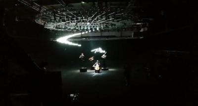 數(shù)控升降球矩陣，升降系統(tǒng)帶動(dòng)燈球上下升降運(yùn)動(dòng)，通過(guò)編程可做出不同的效果，適用于舞美，中庭掛飾，年會(huì)，發(fā)布會(huì)