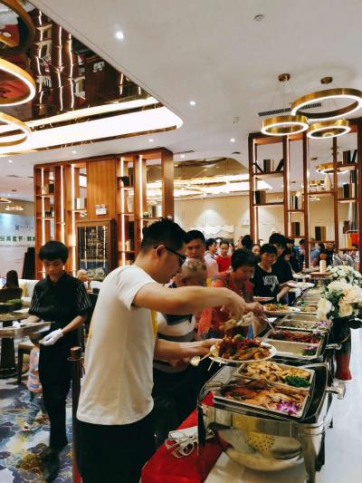 承接珠三角城市自助餐、茶歇、冷餐、圍餐、酒會(huì) 燒烤等餐飲外宴上門服務(wù)