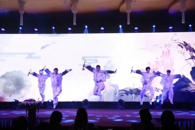 上海專業(yè)演藝演出節(jié)目表演，上海萬利文化演出團隊武術(shù)舞蹈雜技魔術(shù)電光舞激光雕刻人屏互動秀等等