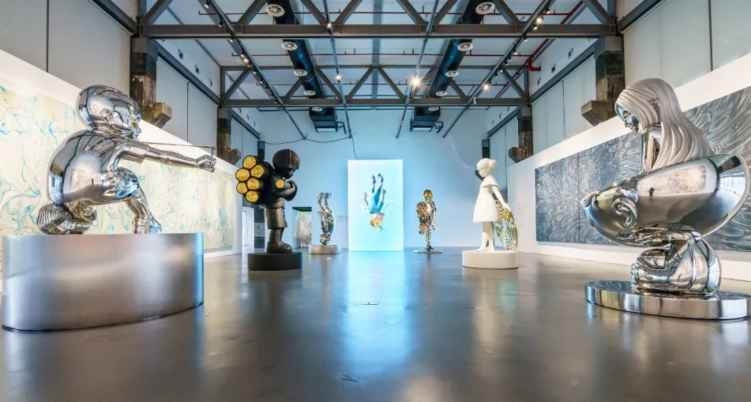 簡明中國首次美術(shù)館大型個(gè)展“無盡之旋—James Jean簡明”在上海藝倉美術(shù)館盛大舉辦